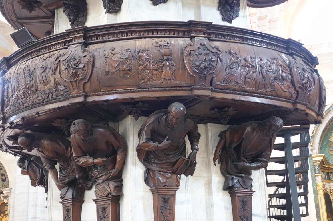 Wooden carvings around the rostrum