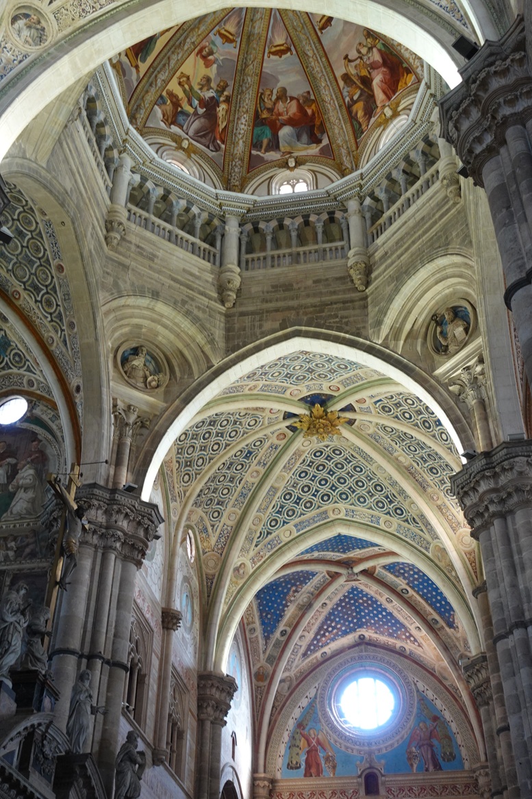 Church nave ceiling and walls, Certosa di Pavia