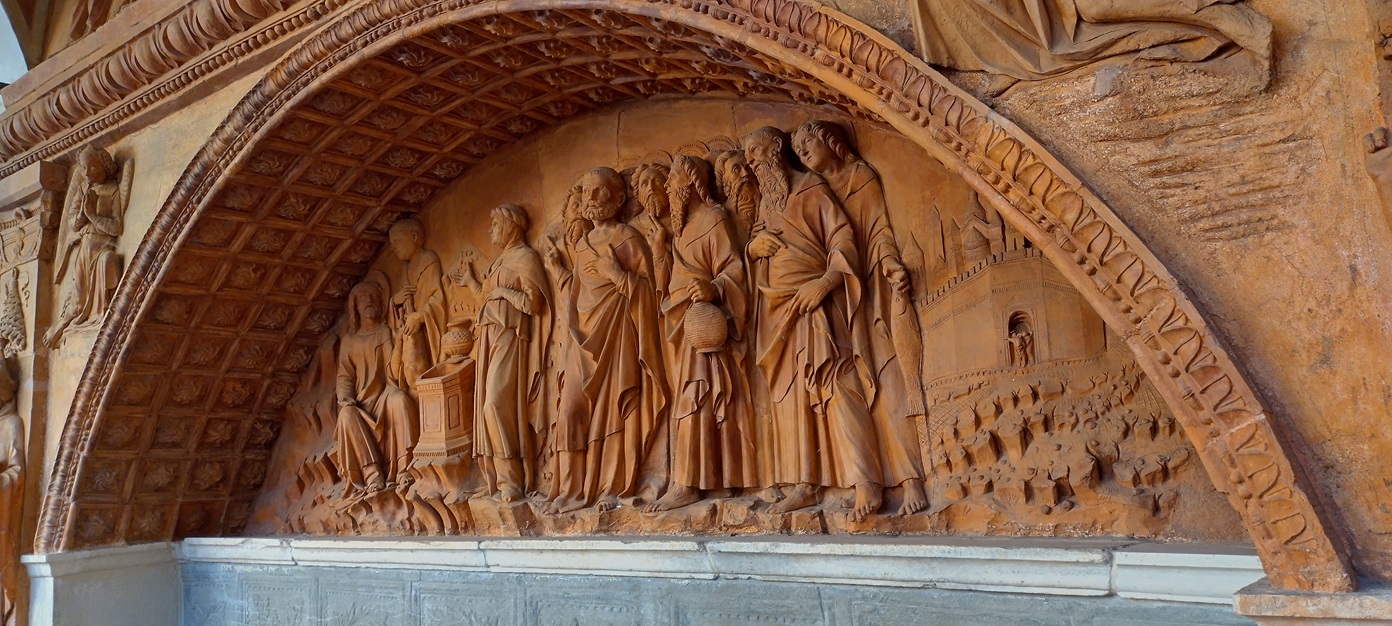 Basin terracotta figures