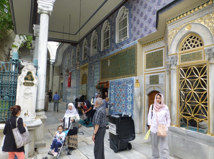 Inside the courtyard of the Eyüp Sultan Mosque