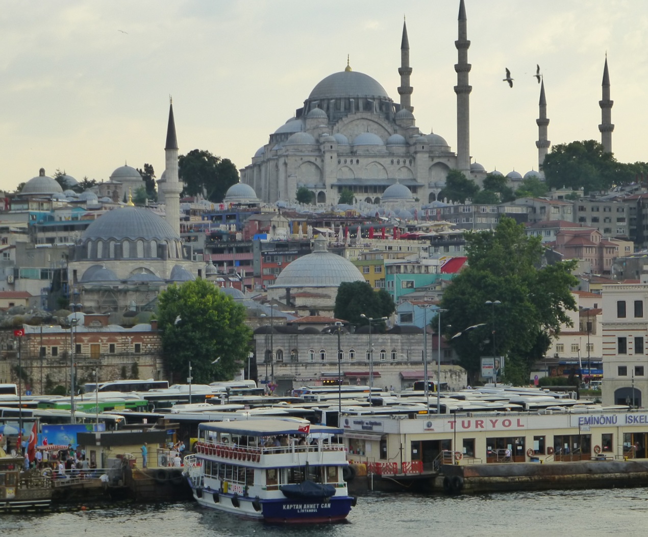 Rustem Pasha Mosque (foreground left) and Suleymaniye Mosque