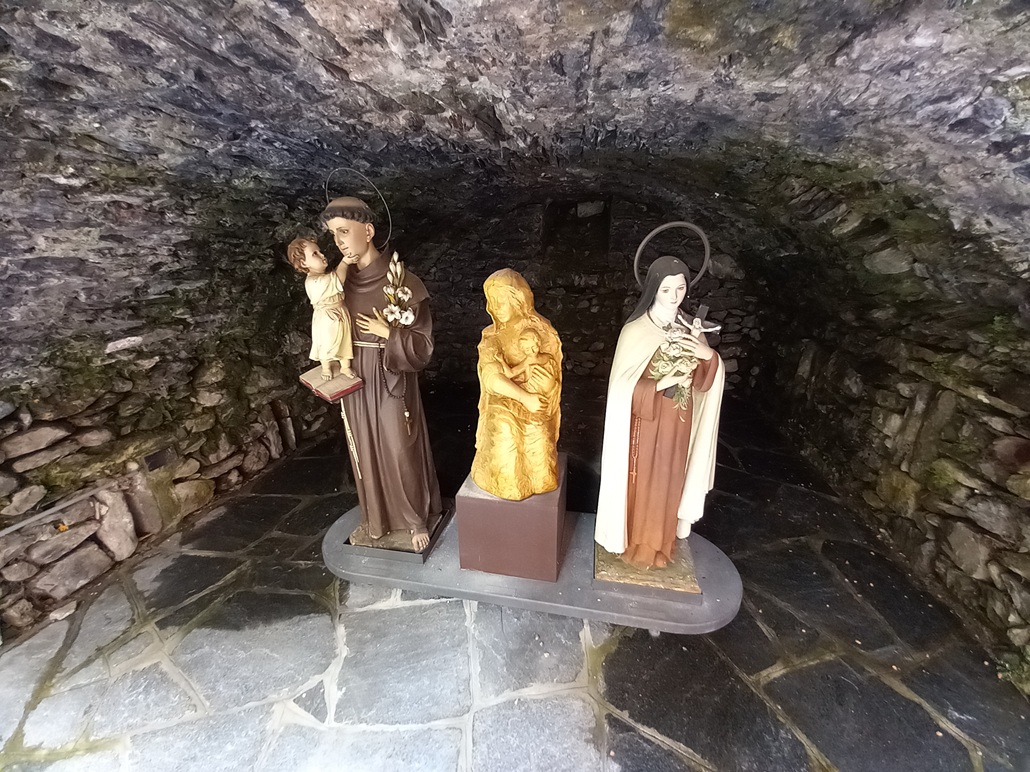 A grotto scene outside Chiesa di S. Abbondio, Mezzovico
