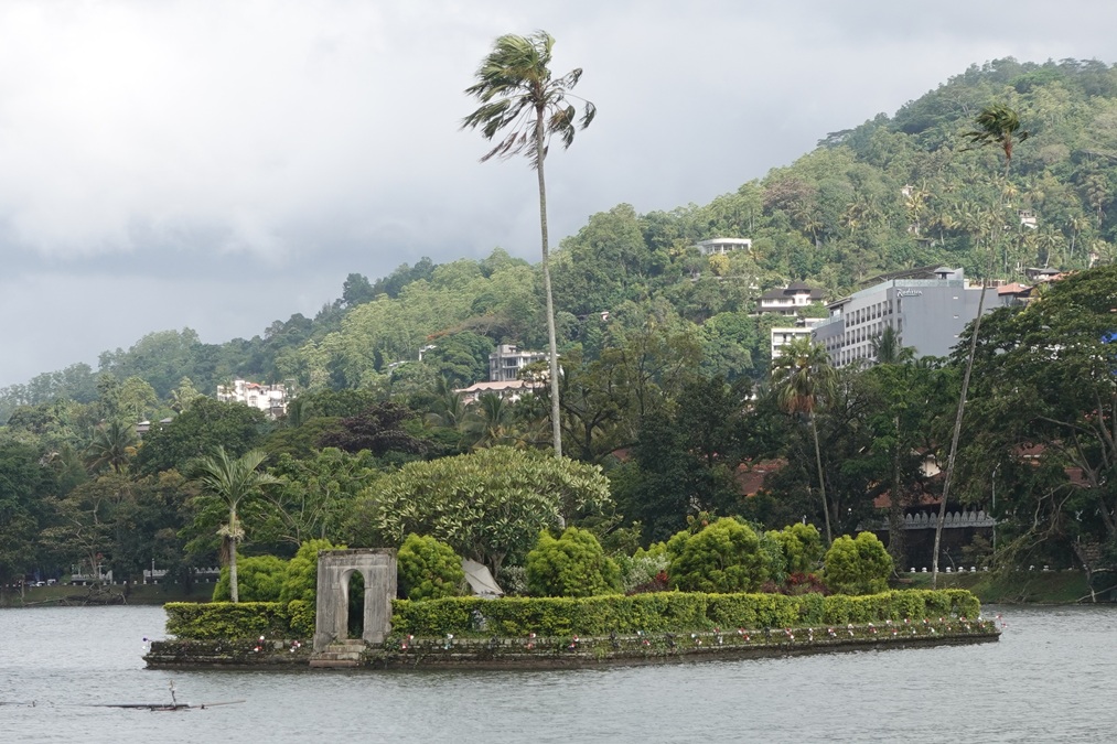 Island in Kandy Lake