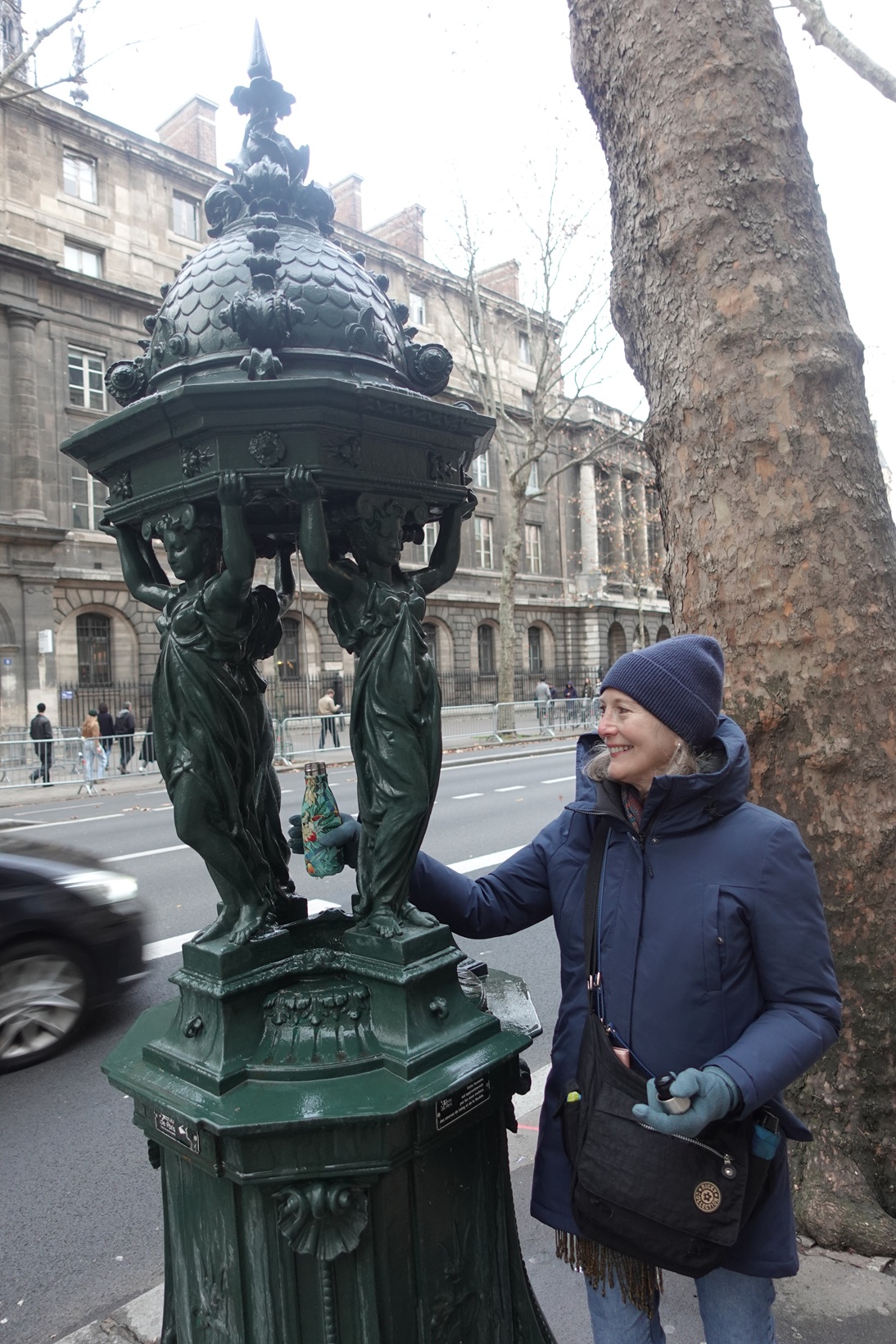 Water fountain across from Sainte Chapelle
