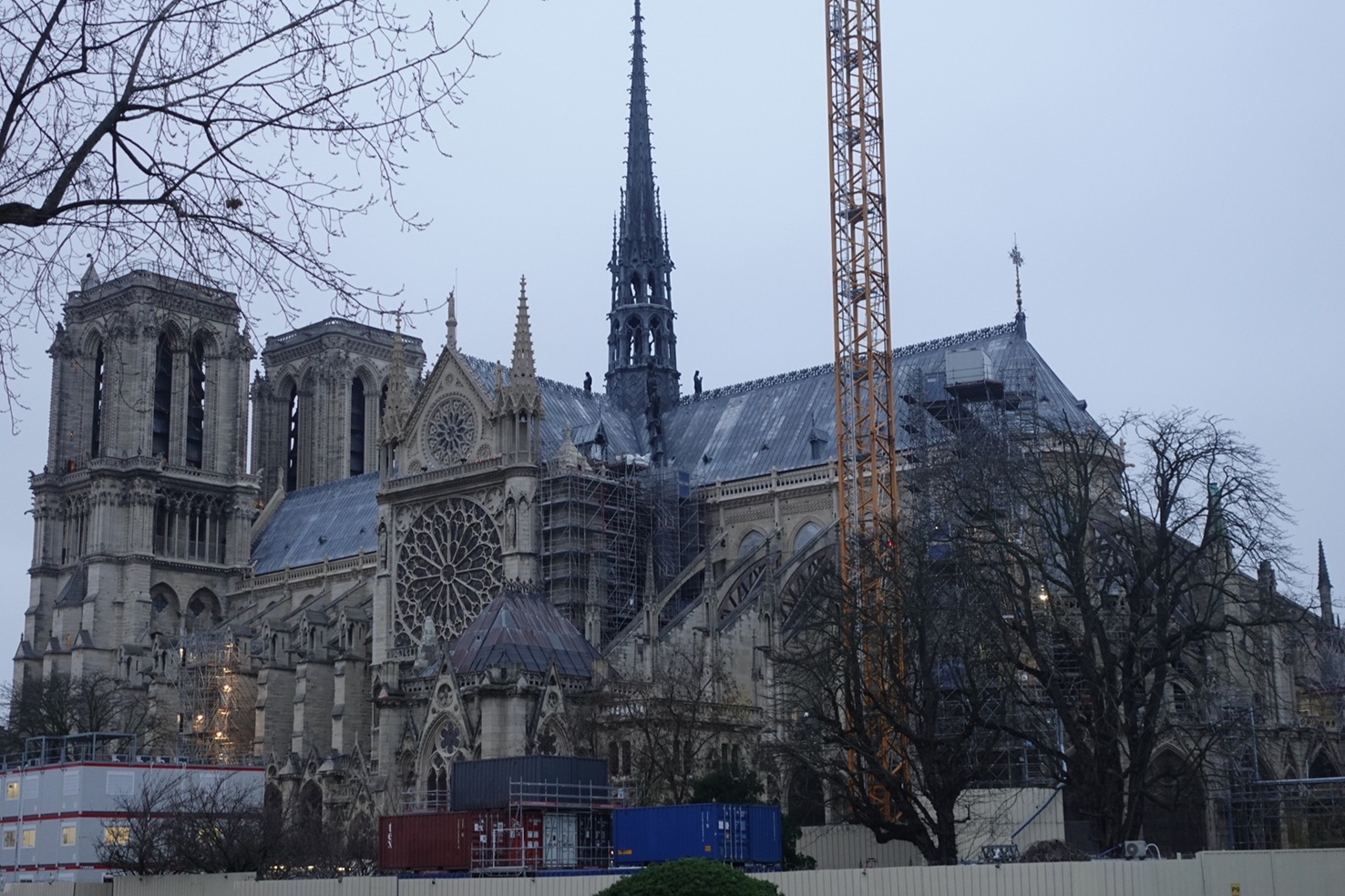 Rear view of le Cathédrale Notre-Dame de Paris. Ongoing restauration work is evident.